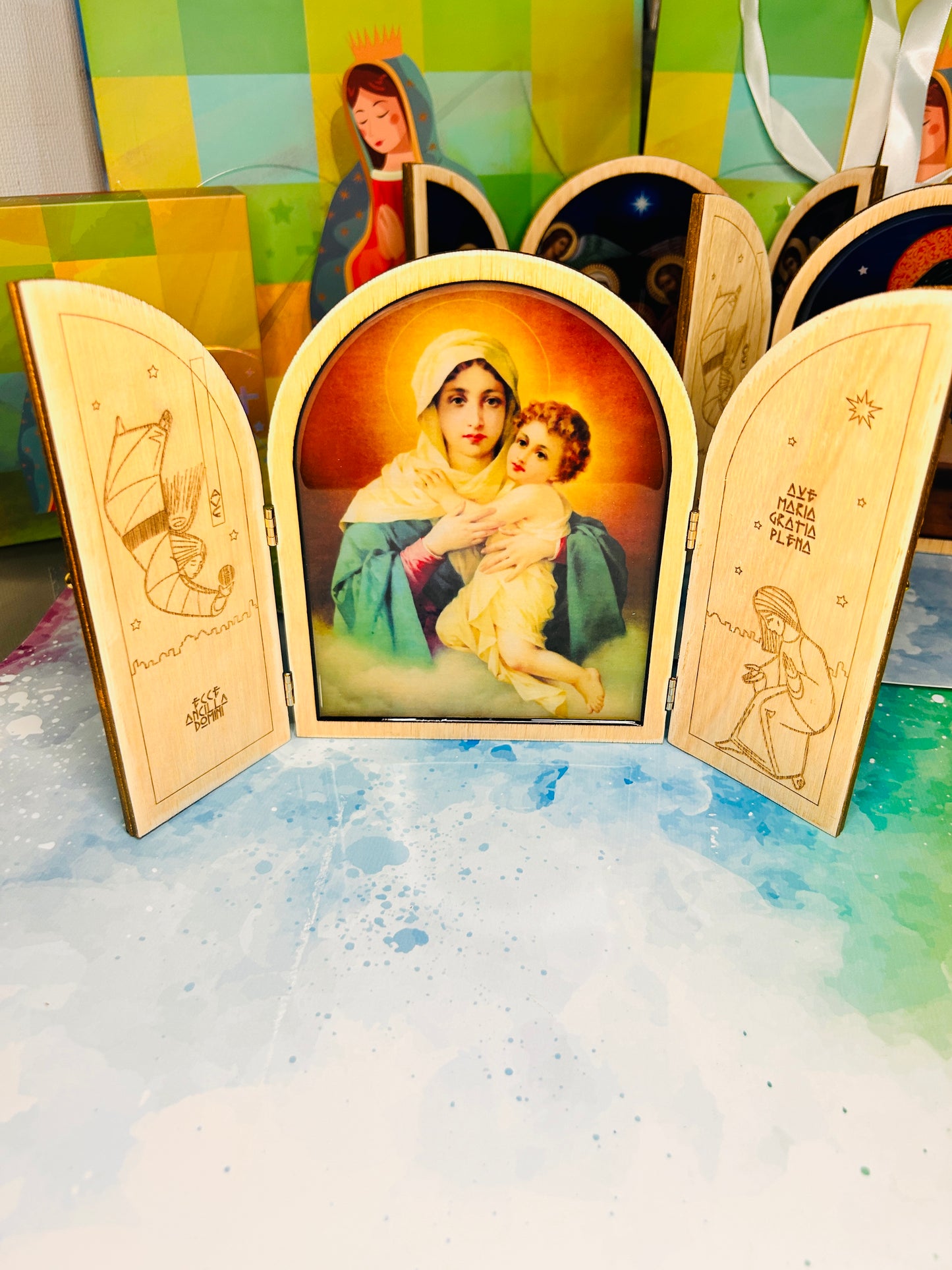 Trípticos y Dípticos de Madera